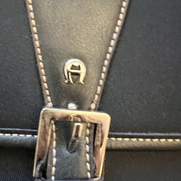 Vintage women’s small Etienne Aigner black canvas and leather bag. - Picture 4 of 9